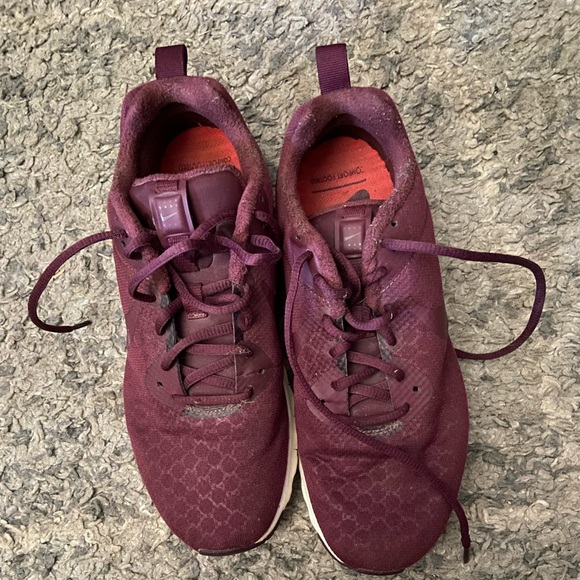 Women's Nike Air Max Motion Athletic Shoes - Picture 2 of 3